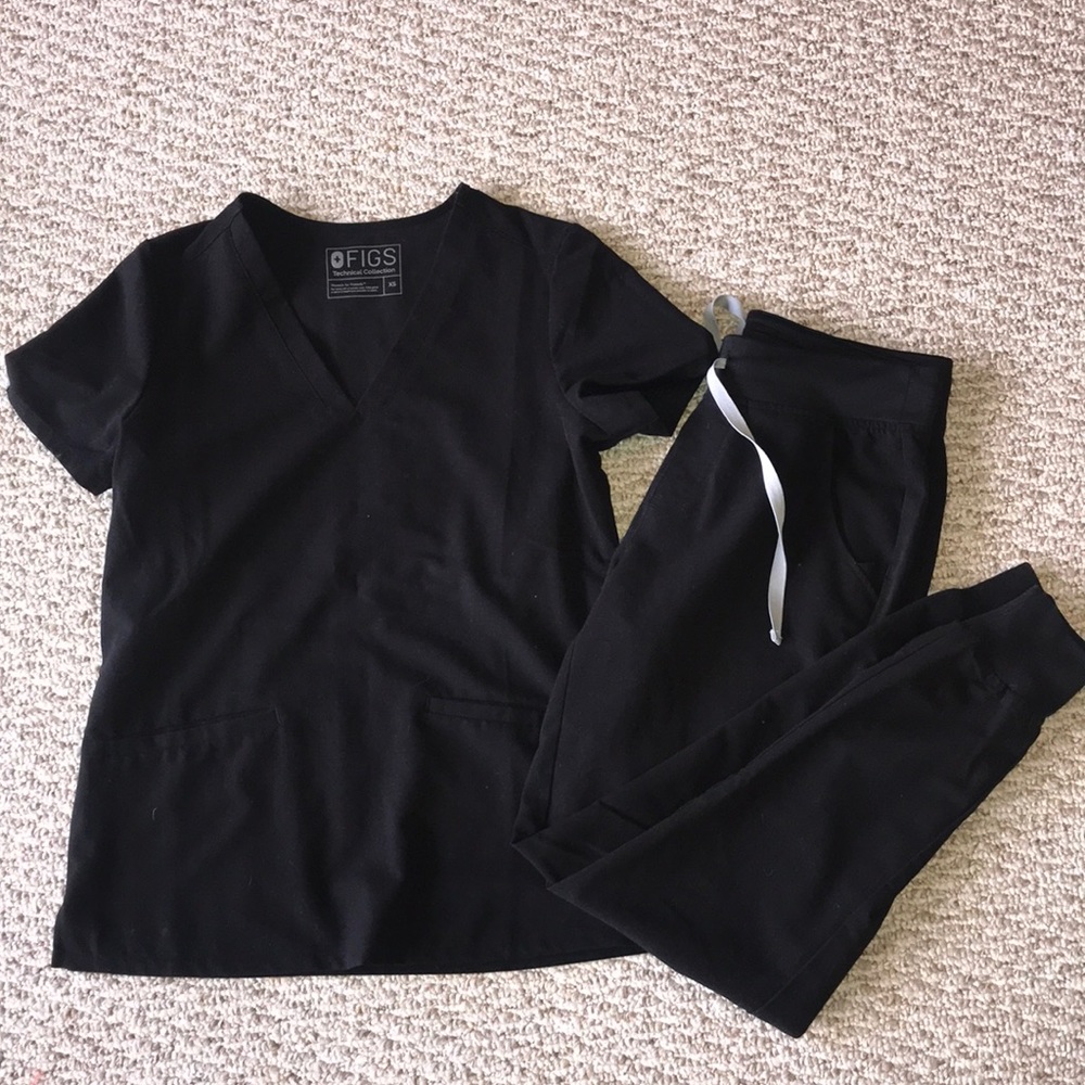 Figs Black scrub set